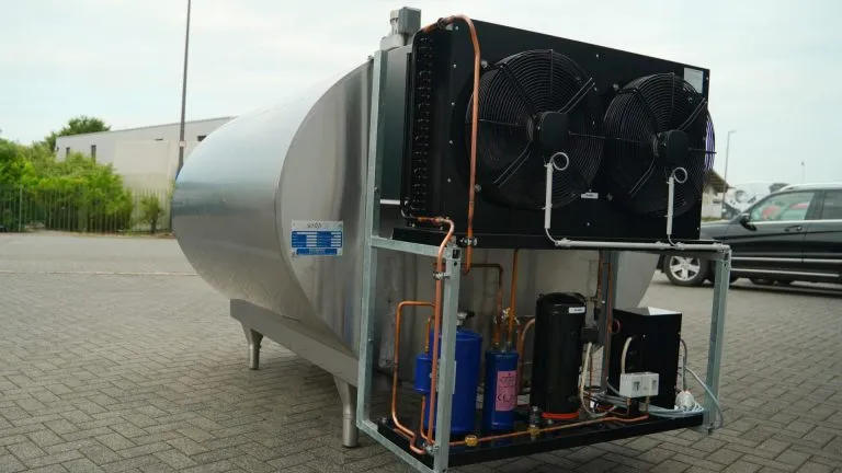 milchtank milchkuehltank 3000 liter risto wash mit Kaelteaggregat 3 768x432.jpg 1