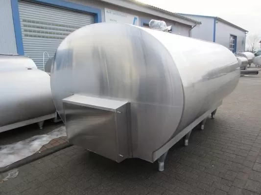 Cisternă de inox pentru lapte, Mueller model 2500, vedere din spate cu compartiment tehnic